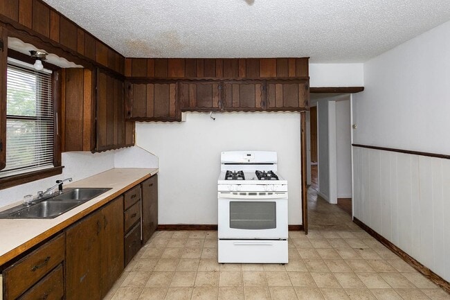 Photo - 109 W Hickory Ave