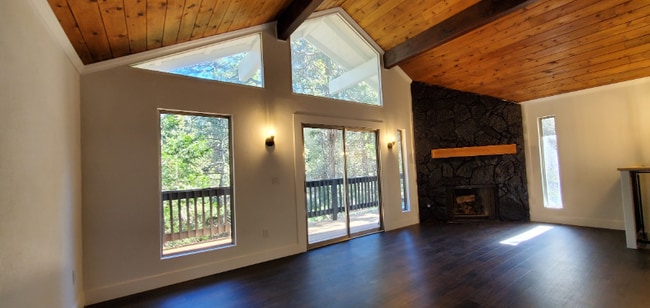 863 Deer Trail