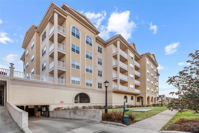 Building Photo - 2203 Dorrington St Unit 400