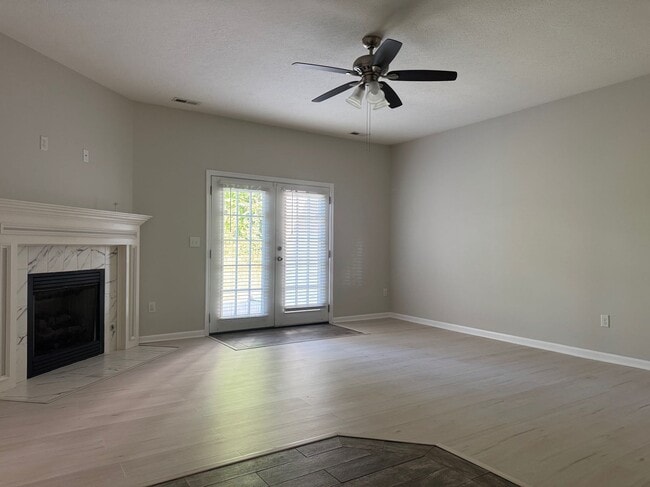 Photo - 325 Falling Br Rd