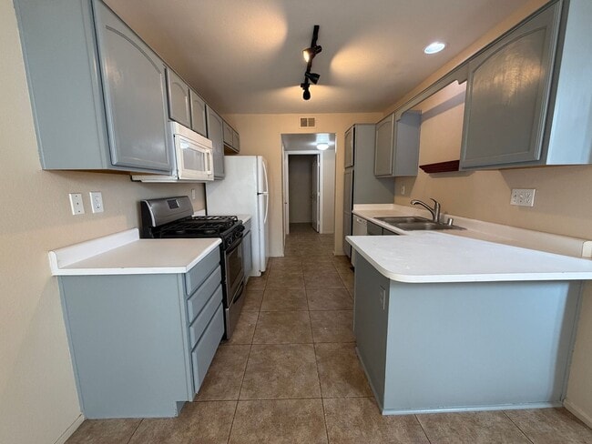 Photo - Gorgeous 3 bedroom Townhome ready for immediate move-in!