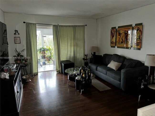 Photo - 950 Hillcrest Dr Unidad 411