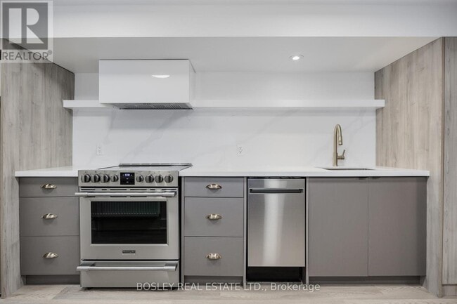 Photo - 334 Gladstone Ave