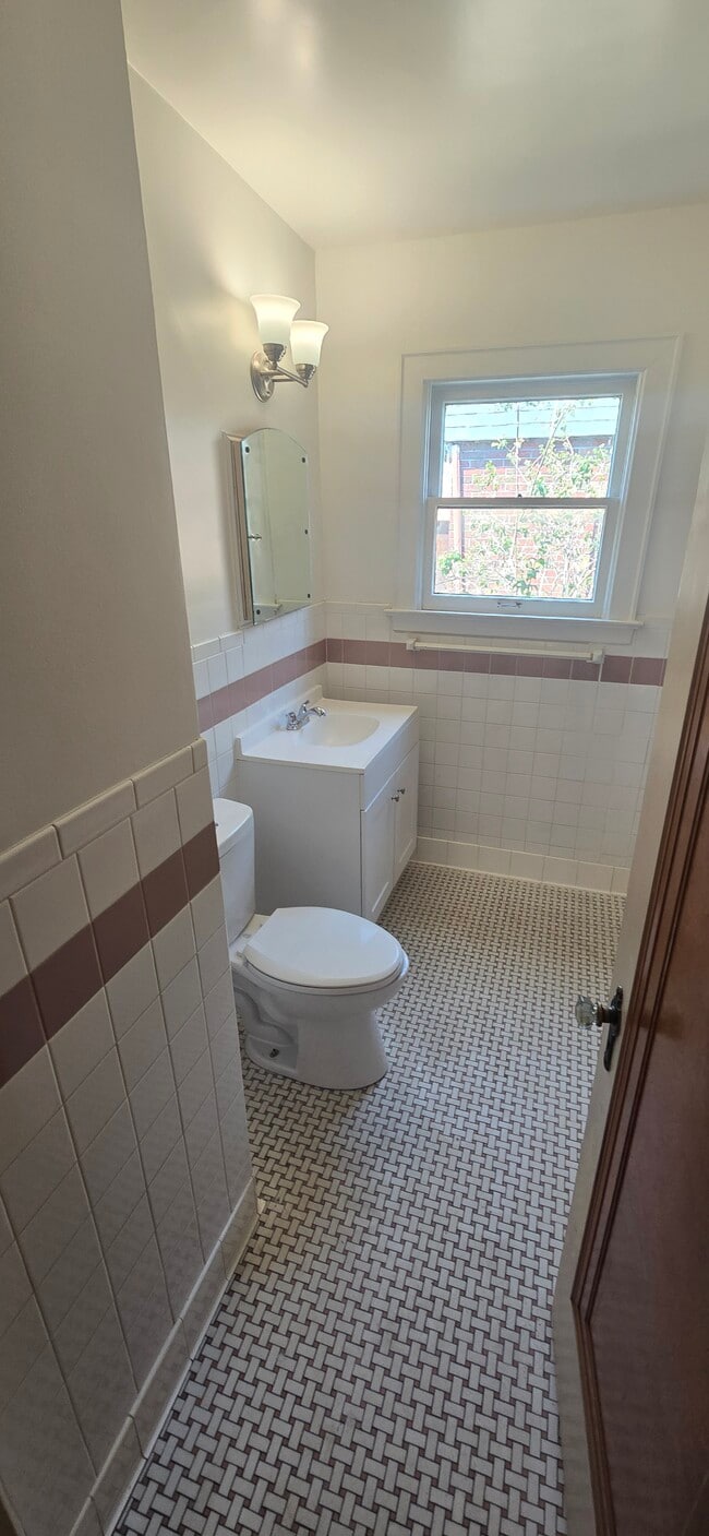 Photo - 1269 Dexter St