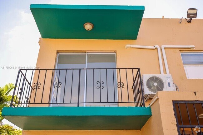 Building Photo - 3050 NW 21st Ave Unit 9 Rental