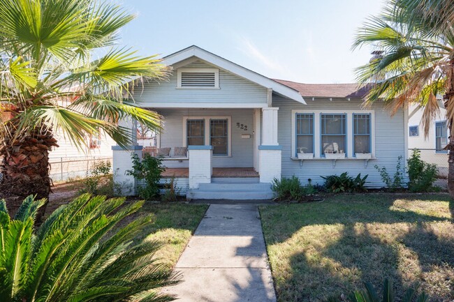 Building Photo - Historic craftsman style home located in T...