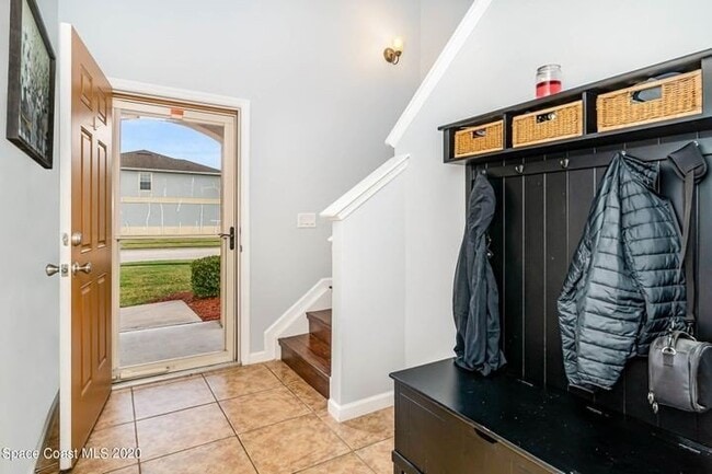 Photo - End Unit in Lake Washington Townhomes!! Unit 101