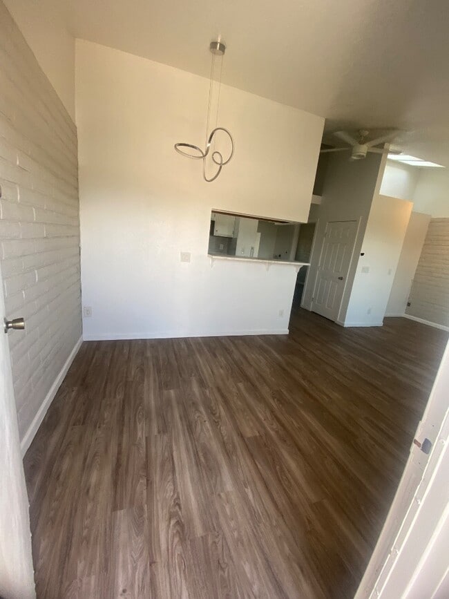 Building Photo - 3408 Ross Ave SE