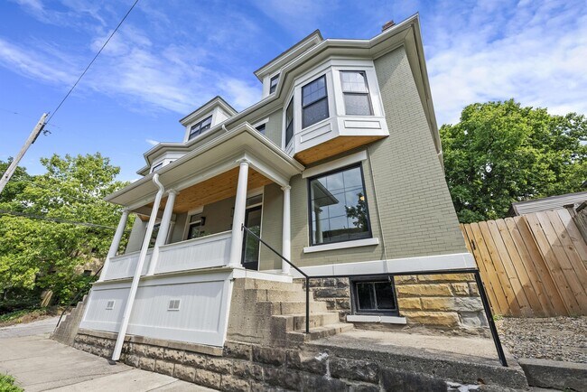 Photo - 196 W 6th Ave