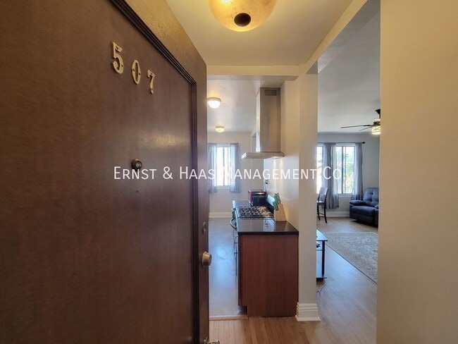 Photo - 315 W 3rd St Unidad #507