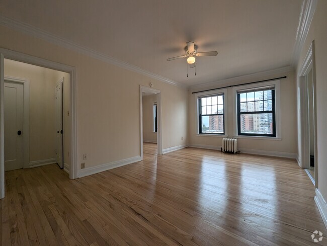 Building Photo - 522 W Briar Pl Unit #540-8N Rental