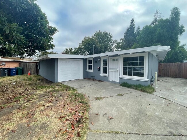 $3250 -- Charming, Centrally Located Singl... - $3250 -- Charming, Centrally Located Singl... Casa