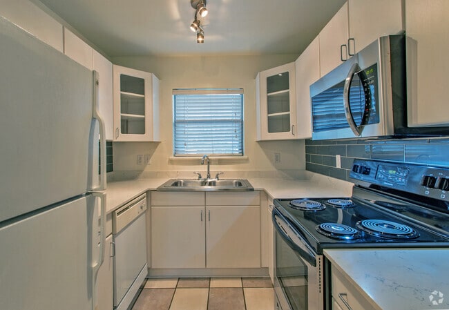 2BR, 1BA - 785SF _ Living Area