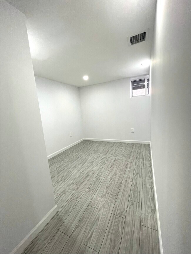 bed 1 - 10517 101st Rd Unit 1