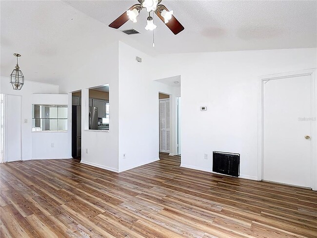 Photo - 115 Lindenwood Ln