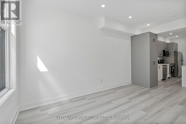 Photo - 587 Oakwood Ave