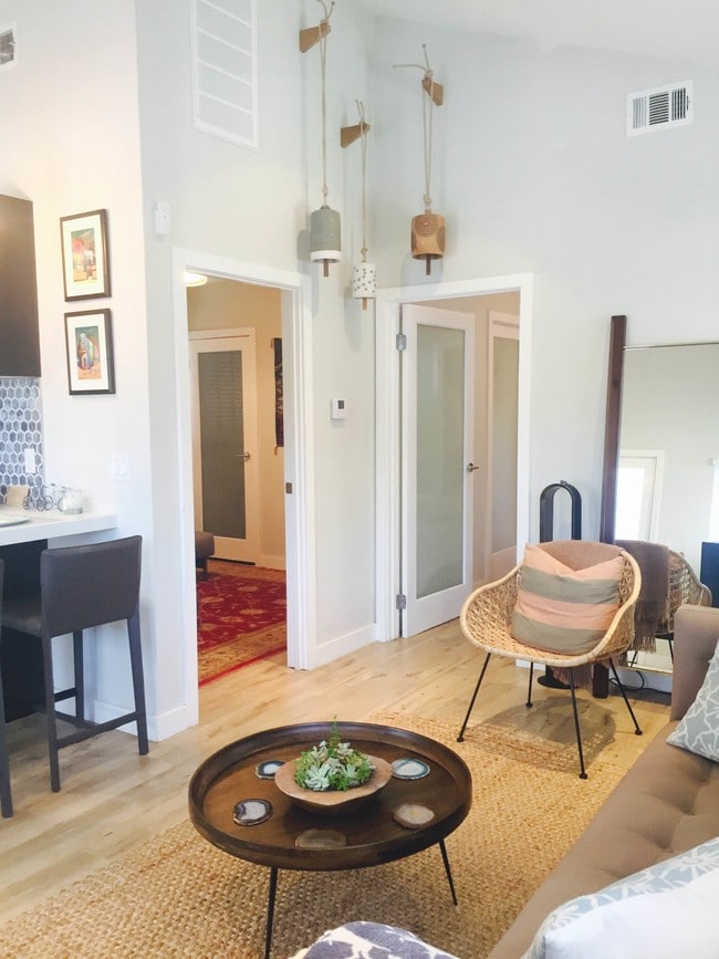 Techos altos - 559 Vernon Ave