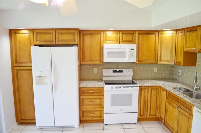 Photo - 5220 Las Verdes Cir Unit 211
