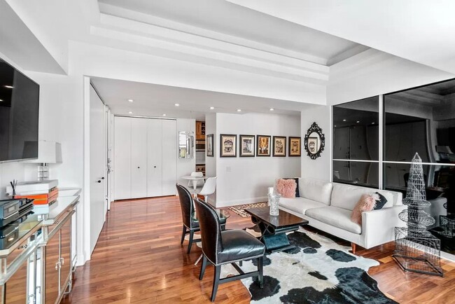 88 Greenwich St Unit 1111