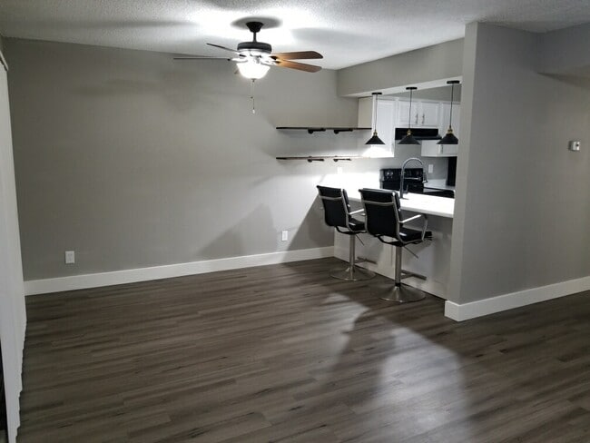 Building Photo - 1826 N Spring Unit 102 Rental