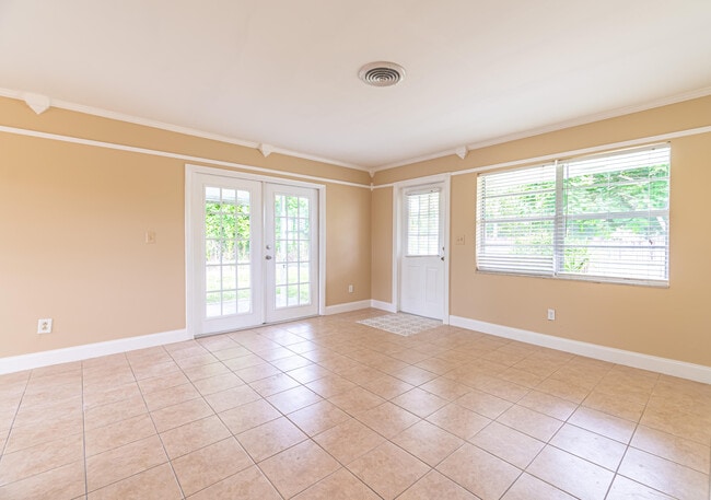 Photo - 2566 NE Hickory Ave