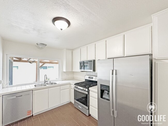 Photo - Spacious 3BR/2BA Home with 2-Car Garage in Lake Forest, CA – Great Location