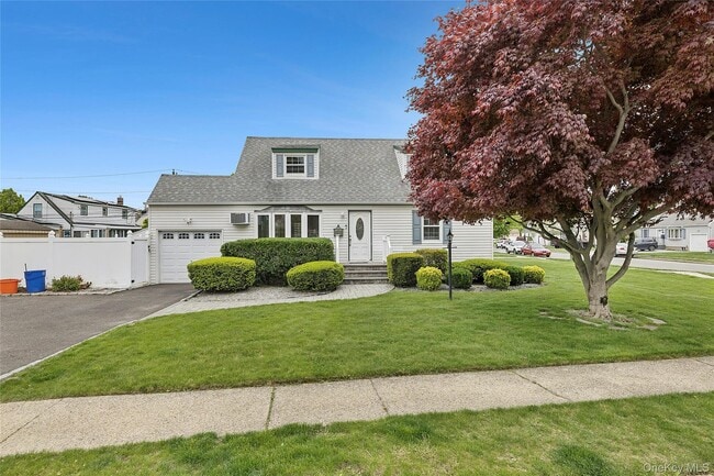 Photo - 2 Dorset Ln