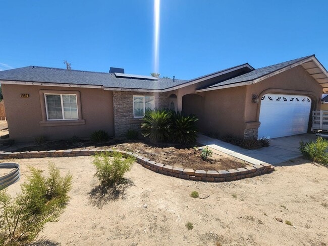 Building Photo - Open Concept 3 Bedroom 2 Bath Home