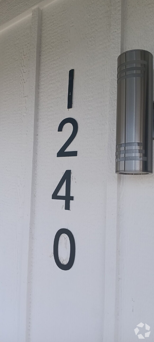 Building Photo - "Charming 3-Bed, 2-Bath Duplex Retreat in ... Unit A Rental
