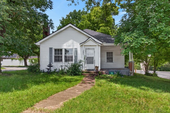 Building Photo - 2 Bedroom Home For Rent 1 Block From APSU!