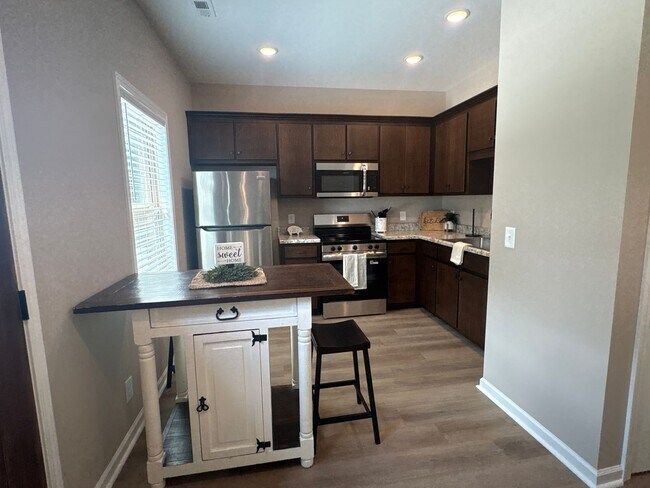 Photo - 513 Westend Cir Unit 2