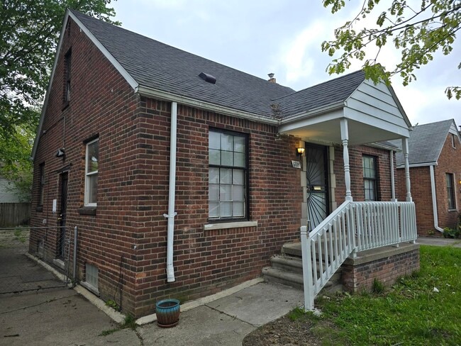 Photo - 6109 Farmbrook St