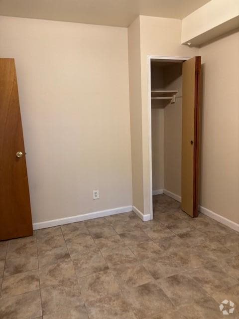 Building Photo - 92-08-92242 242nd St Rental
