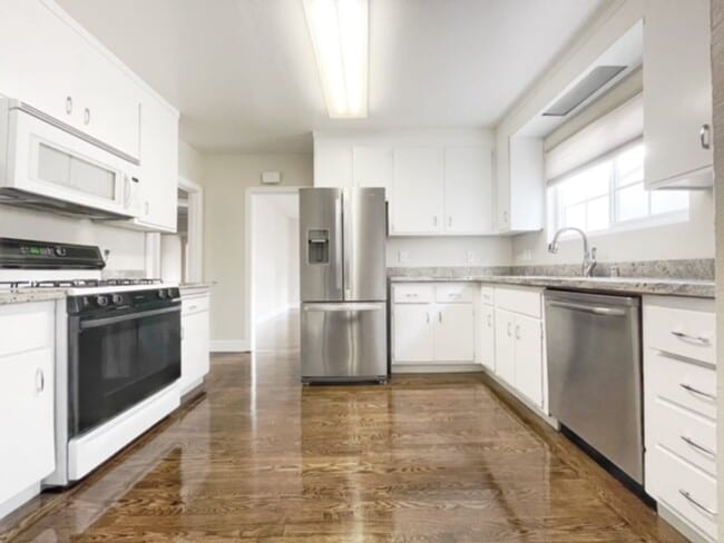Building Photo - Updated Spacious home in Maxwell Park