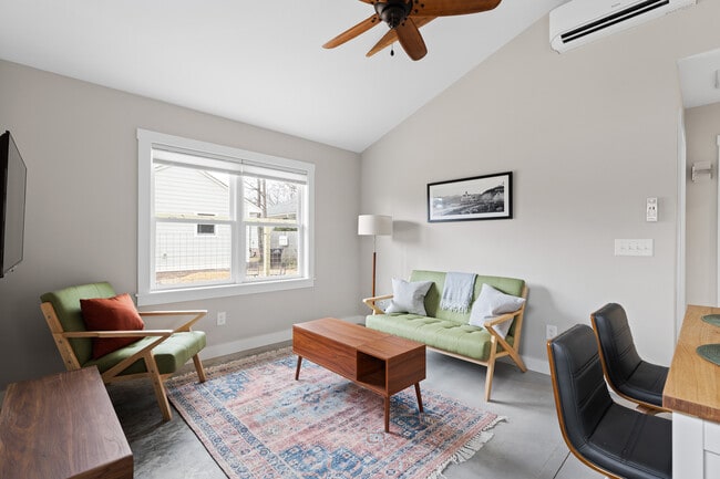 Photo - 313 Dacian Ave