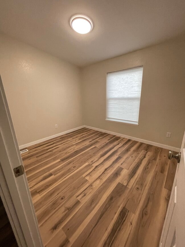 Photo - 297 Guthrie Rd