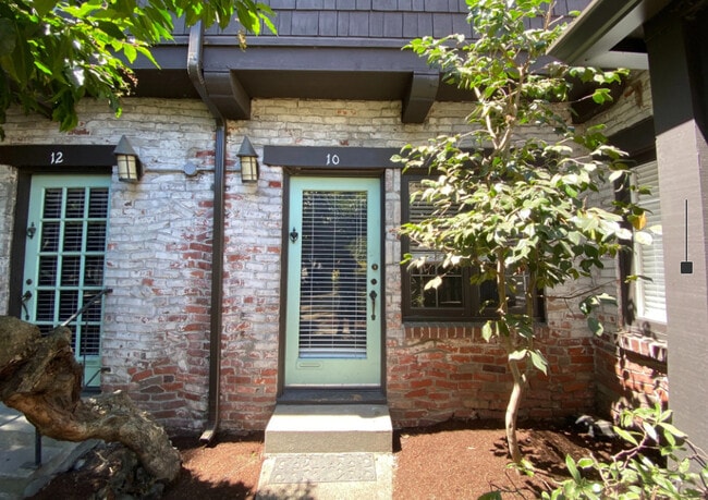 Photo - Canterbury Court