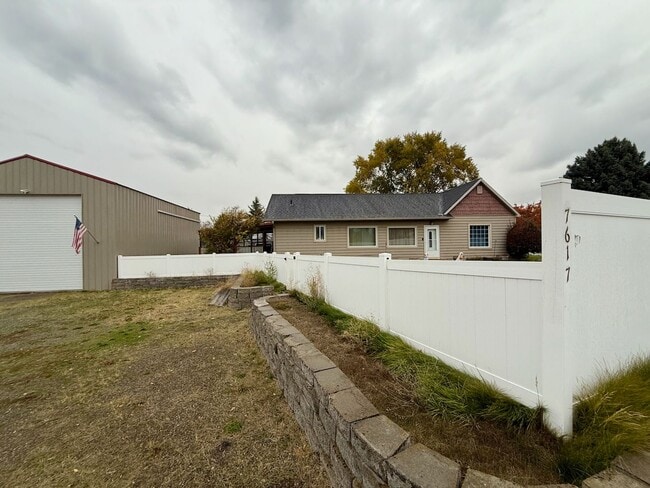 Building Photo - Updated 3 Bed 2 Bath Spokane Valley Home +...