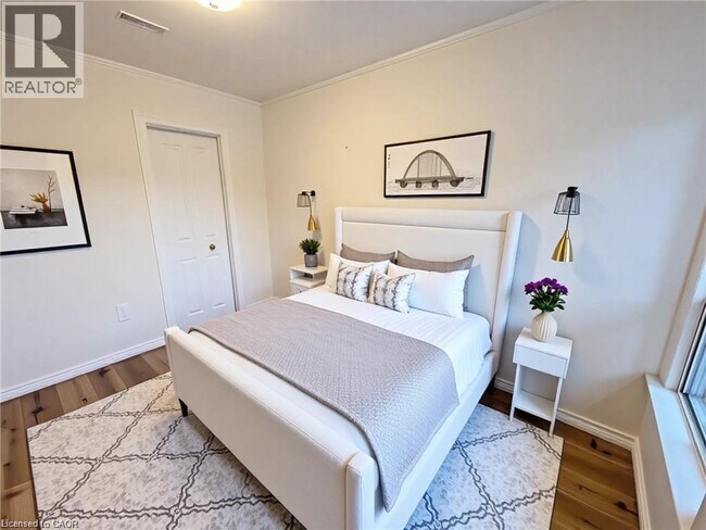 Photo - 281 Wentworth St N