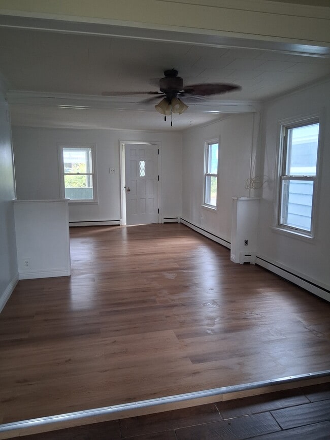 Living and dining room - 51 McEwen Rd