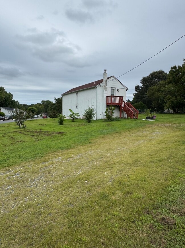 Building Photo - 2211 Rosewood Dr Rental
