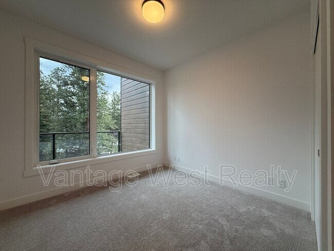 Photo - 512-2735 Shannon Lake Rd