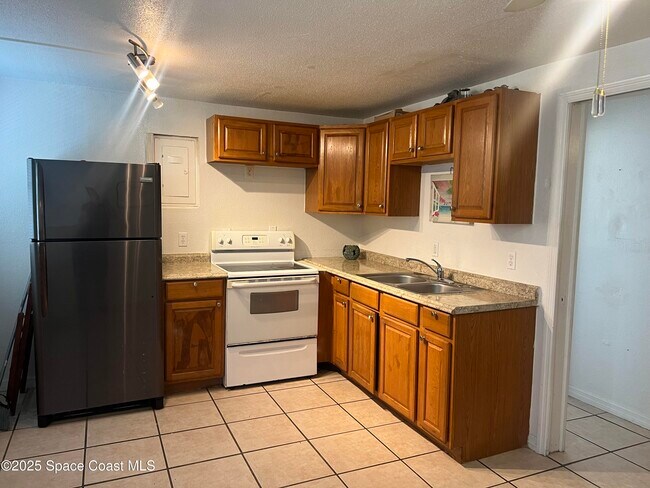 Photo - 406 Tyler Ave Unit 9