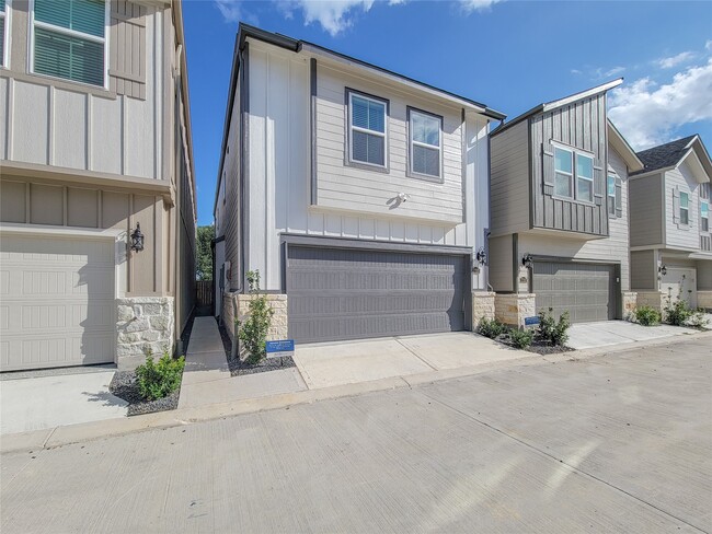 Building Photo - 17105 White Acer Wy