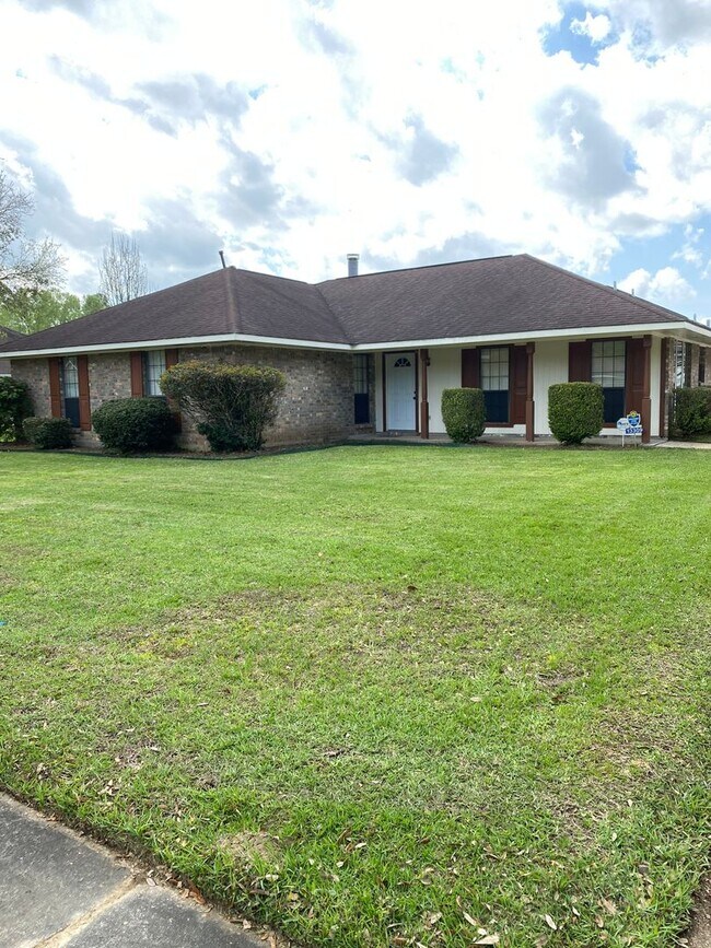 Must see this Lovely 4/2.5 Brick Home in House Rental in Baker