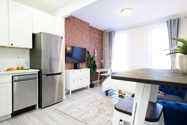 Building Photo - 240e E 75th St Rental