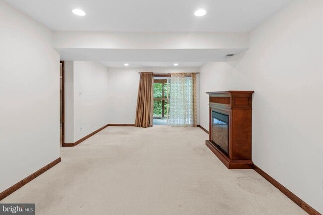 Photo - 7700 Newington Forest Ave