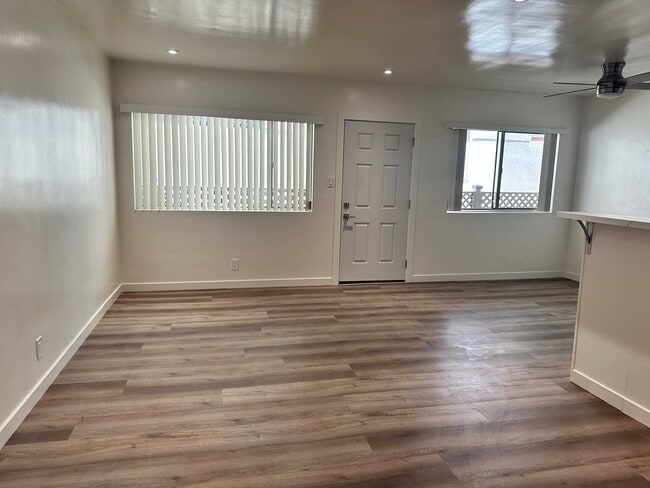 Photo - 423 S Sherbourne