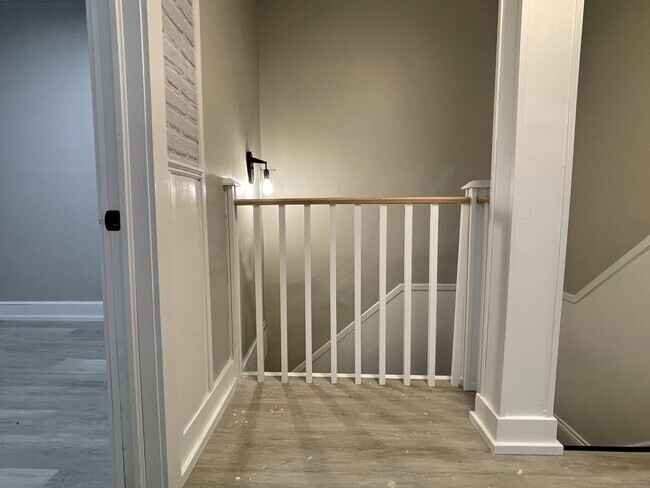 Photo - 365 Robinson St