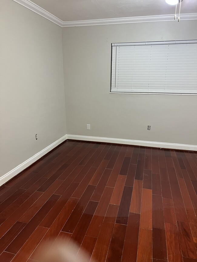 Photo - 7956 Lasalle Blvd - Apartment